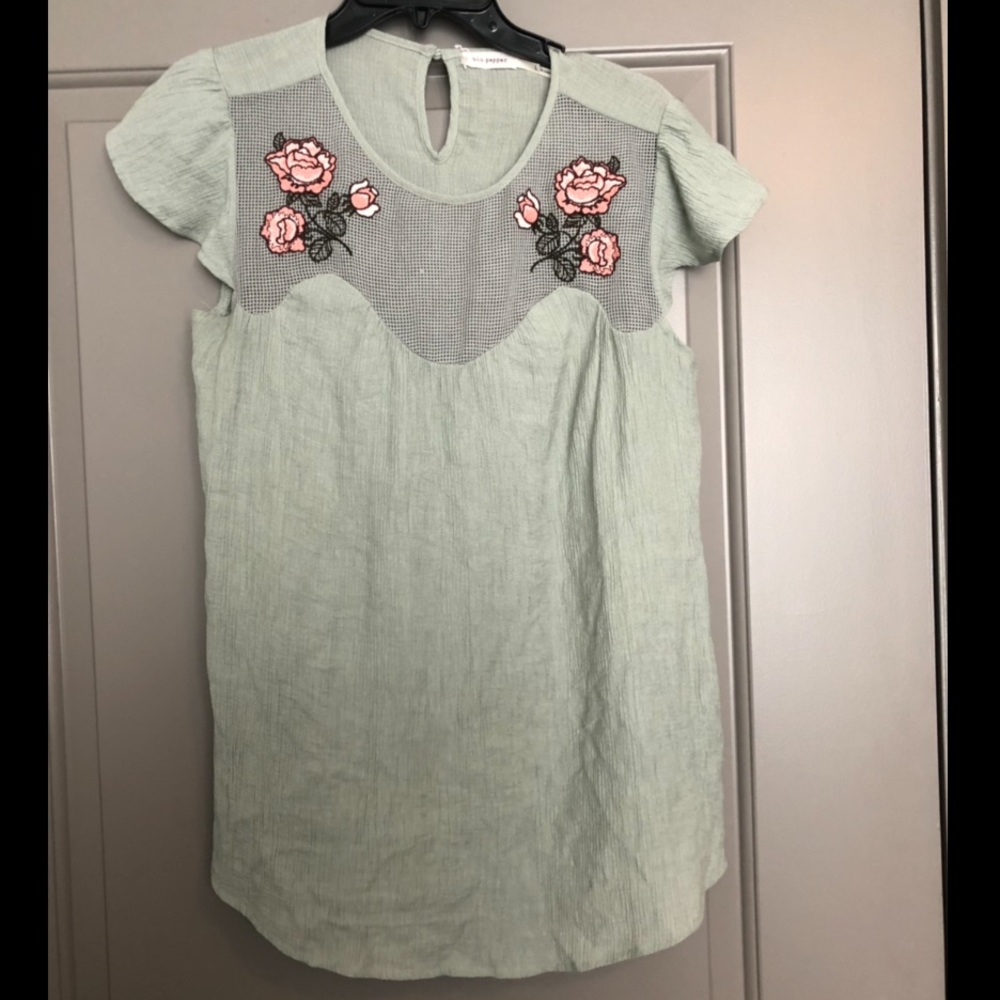 Flutter sleeve top
